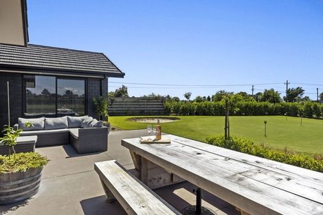 Photo of property in 8 Tikorangi Road East, Tikorangi, 4383