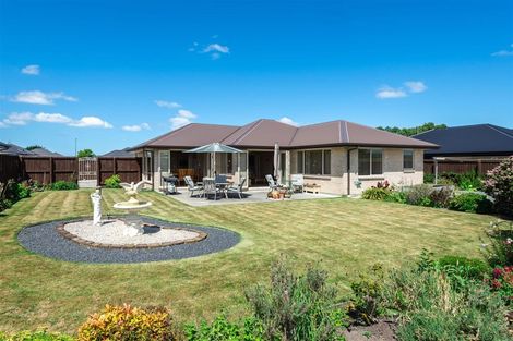 Photo of property in 11 Walnut Way, Rangiora, 7400