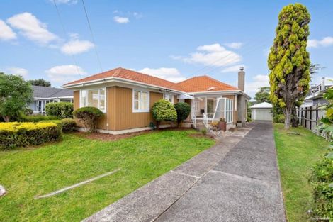 Photo of property in 14 Taikata Road, Te Atatu Peninsula, Auckland, 0610