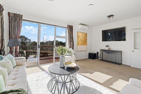 Photo of property in 13 Anchorite Way, Red Beach, 0932