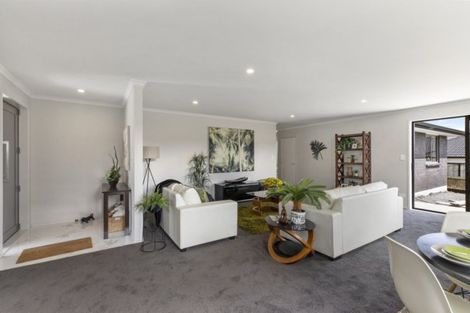 Photo of property in 34 Twin Parks Rise, Papakura, 2110