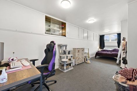 Photo of property in 138 The Ridgeway, Mornington, Wellington, 6021