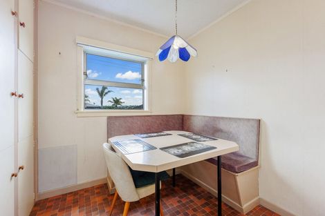 Photo of property in 1 Braemar Road, Rothesay Bay, Auckland, 0630
