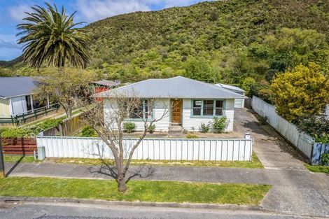 Photo of property in 41 Parenga Street, Wainuiomata, Lower Hutt, 5014