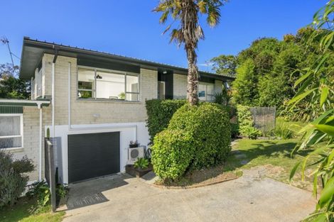 Photo of property in 2/38 Ayton Drive, Totara Vale, Auckland, 0629