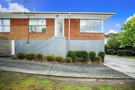 Photo of property in 2/2 Lambrown Drive, Totara Vale, Auckland, 0629