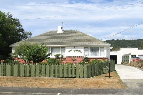 Photo of property in 5 Courtenay Road, Heretaunga, Upper Hutt, 5018
