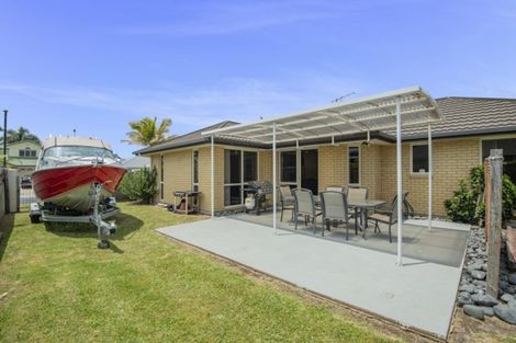 Photo of property in 27 Bermuda Place, One Tree Point, 0118