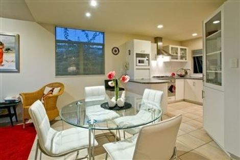 Photo of property in 2/24 Shakespeare Road, Milford, Auckland, 0620