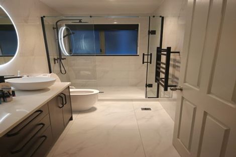 Photo of property in 54 Roberta Crescent, Orewa, 0931