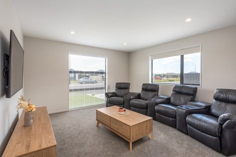 Photo of property in 160 Shillingford Boulevard, Rolleston, 7615