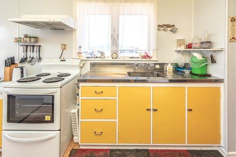 Photo of property in 4 Glenn Street, Castlecliff, Whanganui, 4501