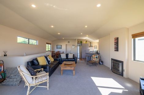 Photo of property in 10 Meadowbrook Place, Wanaka, 9305