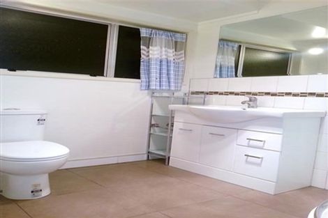 Photo of property in 13 Ellison Place, Pakuranga Heights, Auckland, 2010