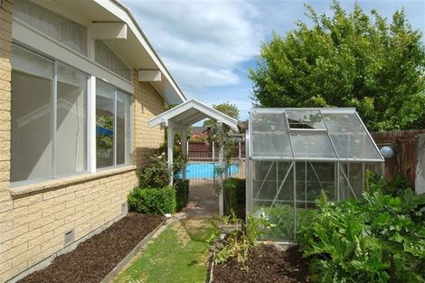 Photo of property in 23 Rosedale Place, Avonhead, Christchurch, 8042