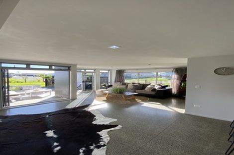 Photo of property in 10 Hoihere Drive, One Tree Point, 0118