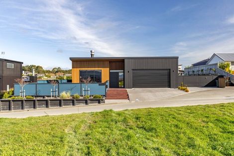 Photo of property in 7 Edenmore Terrace, Fitzherbert, Palmerston North, 4410