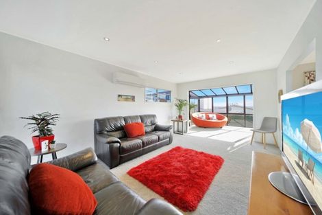 Photo of property in 2/52 Highland Park Drive, Highland Park, Auckland, 2010