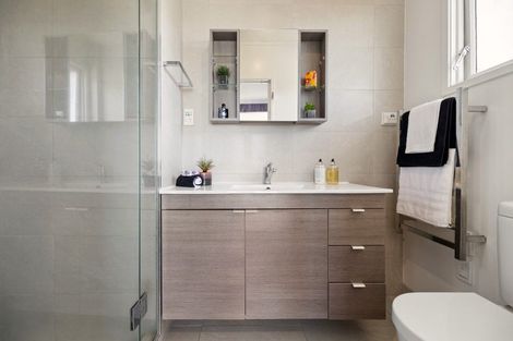 Photo of property in 13 Carlisle Road, Torbay, Auckland, 0630