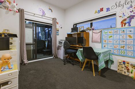 Photo of property in 4337 Great North Road, Glendene, Auckland, 0602