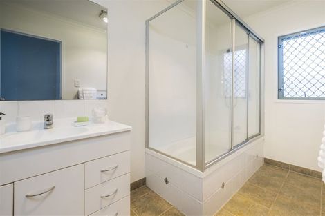 Photo of property in 34 Tussock Avenue, Mangere, Auckland, 2022