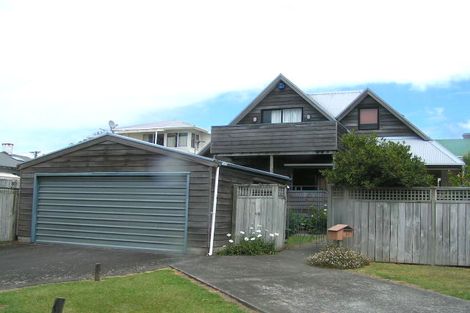 Photo of property in 2/105 Queen Street, Northcote Point, Auckland, 0627