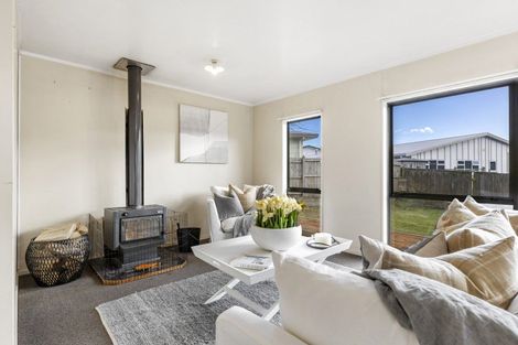 Photo of property in 33 Sunset Street, Hilltop, Taupo, 3330