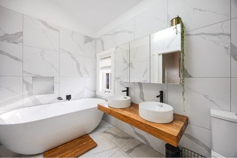 Photo of property in 9 Ocean View Road, Hillcrest, Auckland, 0627