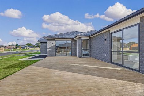 Photo of property in 2 Hoete Way, Tuakau, 2121