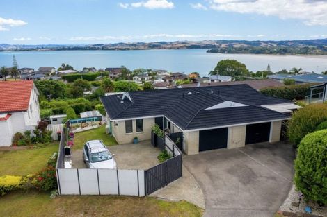 Photo of property in 1/11 Pounamu Place, Shelly Park, Auckland, 2014
