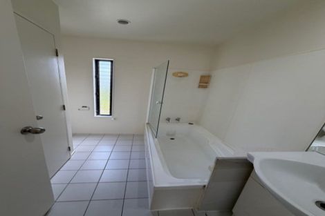 Photo of property in Lynn Park Terrace, 10/12 Ambrico Place, New Lynn, Auckland, 0600
