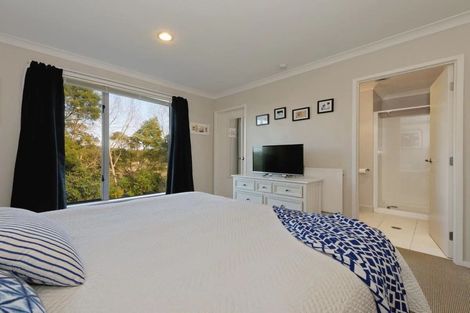 Photo of property in 9l Clearwater Cove, West Harbour, Auckland, 0618