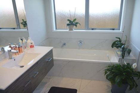 Photo of property in 14 Malbec Place, Huapai, Kumeu, 0810