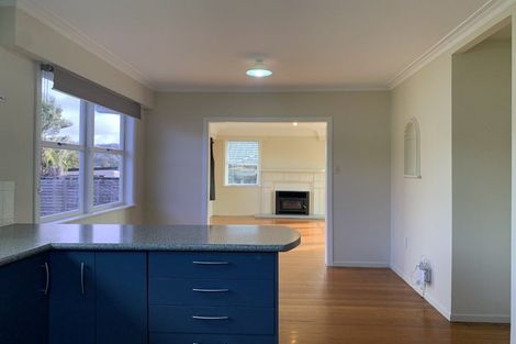 Photo of property in 72 Derwent Crescent, Titirangi, Auckland, 0604