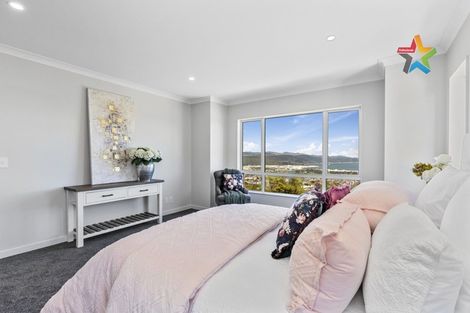 Photo of property in 2 Poto Road, Normandale, Lower Hutt, 5010
