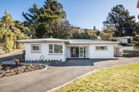 Photo of property in 4 Bledisloe Crescent, Wainuiomata, Lower Hutt, 5014