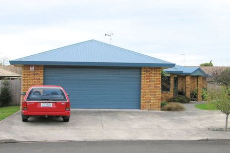 Photo of property in 16 Maahutaupeke Place, St Andrews, Hamilton, 3200
