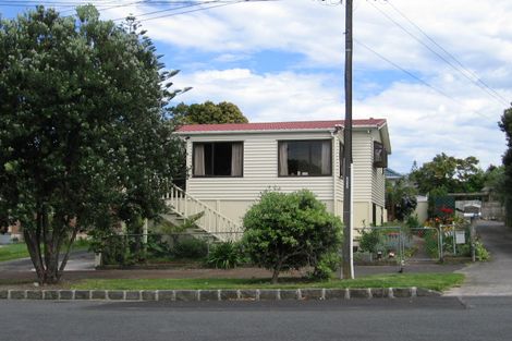 Photo of property in 33 Alberta Street, Point Chevalier, Auckland, 1022