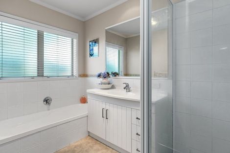 Photo of property in 17 Saint Heliers Place, Papamoa Beach, Papamoa, 3118