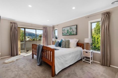 Photo of property in 14 Milward Place, Kelvin Heights, Queenstown, 9300