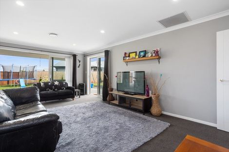 Photo of property in 35 Koura Drive, Rangiora, 7400