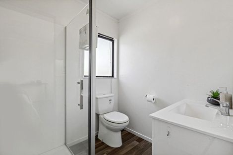 Photo of property in 2/48 Barbados Drive, Unsworth Heights, Auckland, 0632