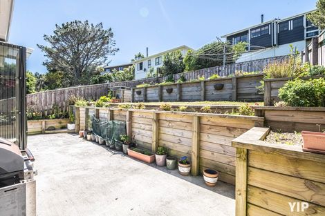 Photo of property in 9a Pimlico Place, Newlands, Wellington, 6037