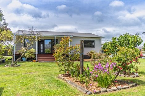 Photo of property in 22 Kiharoa Street, Otaki Beach, Otaki, 5512