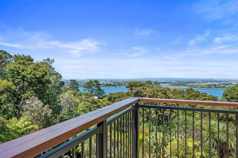 Photo of property in 5 Ngarahana Avenue, Paremoremo, Auckland, 0632