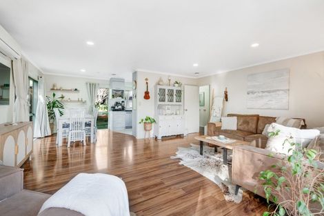 Photo of property in 25a Jelas Road, Red Beach, 0932