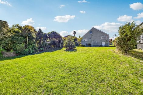 Photo of property in 20 Peter Terrace, Castor Bay, Auckland, 0620