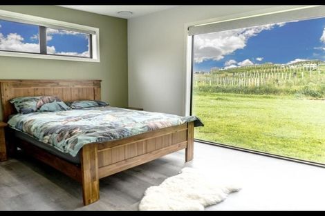 Photo of property in 5 Te Ara Karoiroa Road, Hurford, New Plymouth, 4374