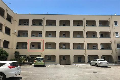 Photo of property in Devonport Apartments, 32/127 Saint Aubyn Street, New Plymouth, 4310