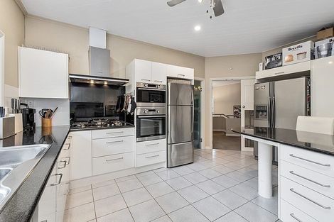 Photo of property in 28 Penguin Drive, Murrays Bay, Auckland, 0630